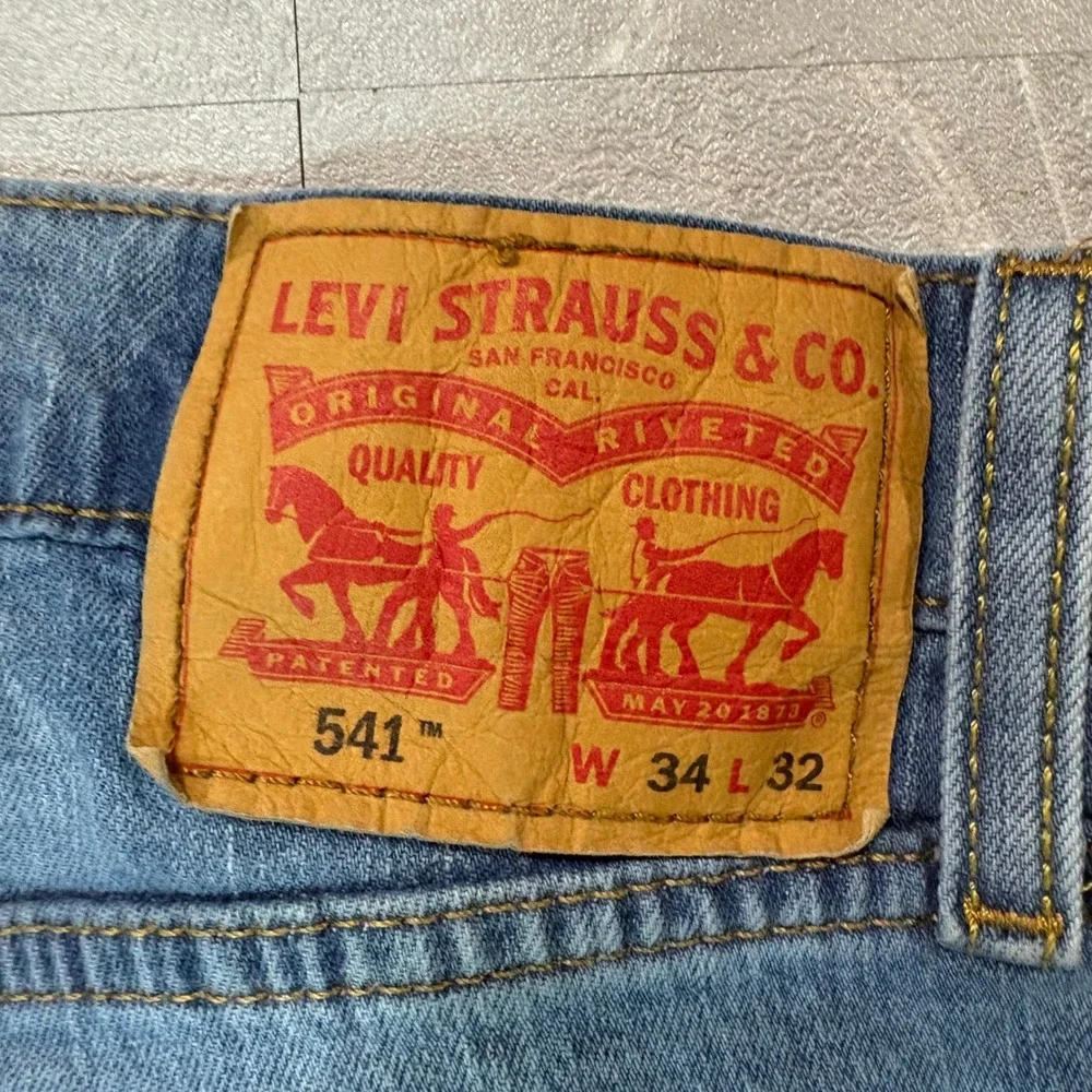 Levis levi 541